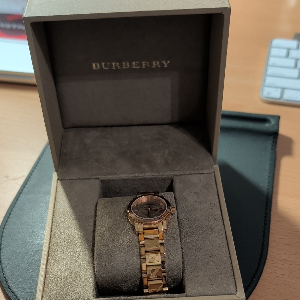 Burberry Gold Watch BU9235 - Picture 3 of 4